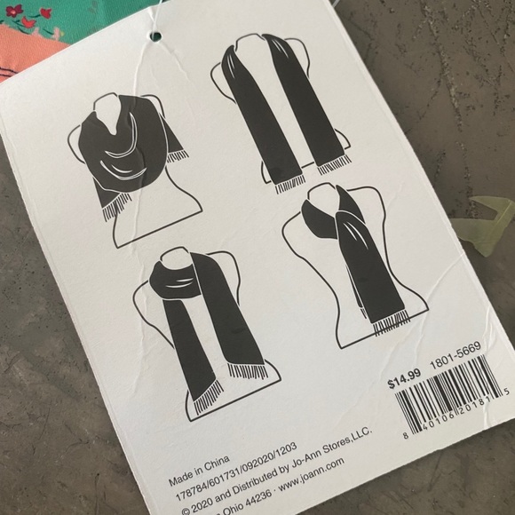 NWT Hildie&Jo oblong scarves! SO PRETTY 🌸🌺🌼 - Picture 2 of 9